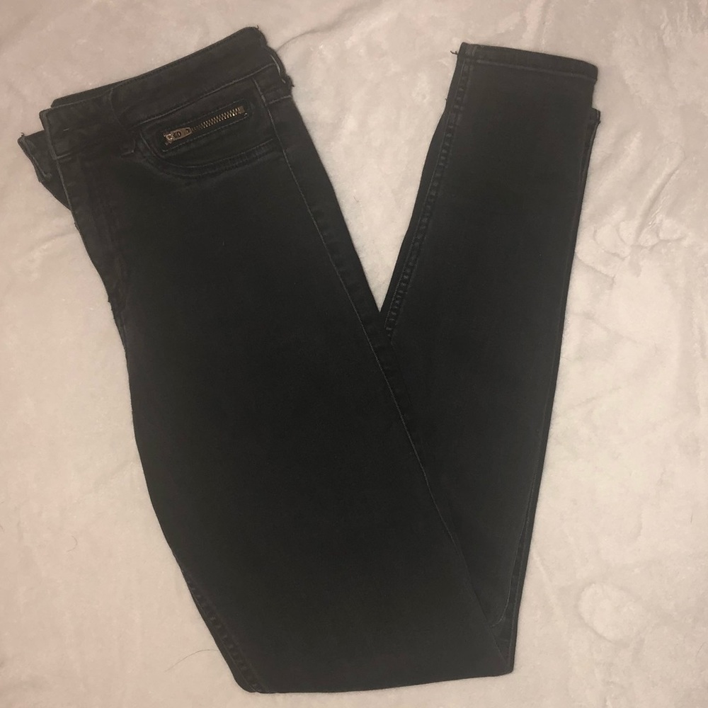 Hollister Black Skinny Jean with Cute Pockets